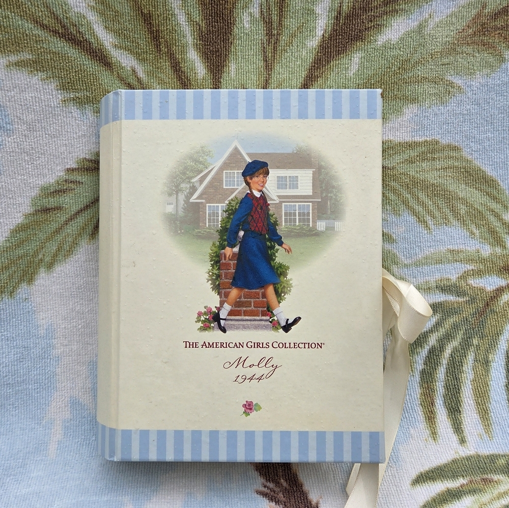 USED Hallmark American Girl Doll Molly's MINI WORLD Paper Doll Play Set Book